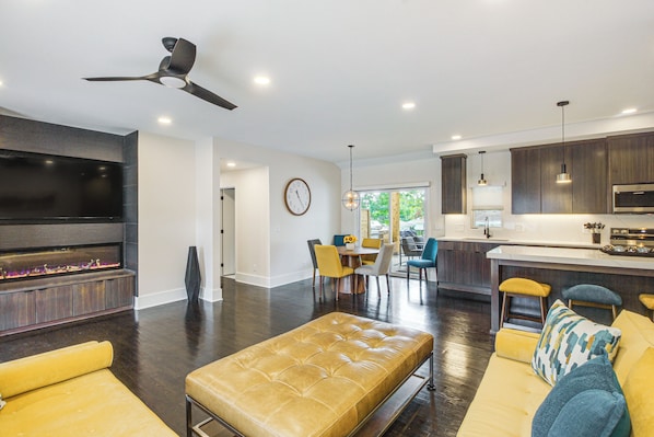 Lenexa Vacation Rental | 5BR | 3BA | 2,900 Sq Ft | 2 Steps Required