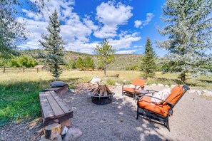House Exterior | Fire Pit | Private Yard