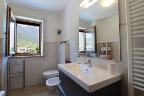 Autumn, Bathroom, Spring, Summer