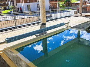 Water, Property, Swimming Pool, Light, Blue, Azure, Body Of Water, Building, Leisure, Line