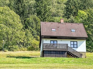 Plant, Building, Window, Tree, House, Wood, Natural Landscape, Land Lot, Cottage, Grass
