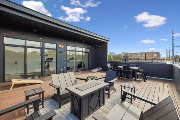 Modern East Nashville condo with a sleek, stylish exterior and great amenities. Shared building rooftop area.