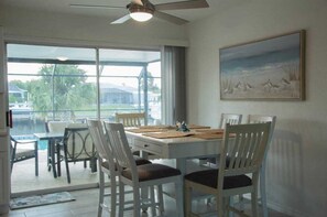 "Enjoy meals with a scenic canal backdrop, perfect for any time of day."