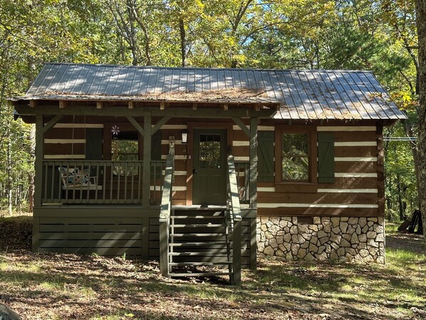 Logged Inn! thoughtfully designed for comfort and creativity, it's perfect for couples, small families, or solo adventurers looking for a peaceful, artsy escape in the woods of Mentone, Alabama.