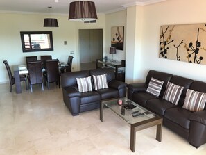 Large Lounge & Dining