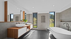 Rockleigh Retreat | Modern Luxury Bathroom | Bathtub | Views
