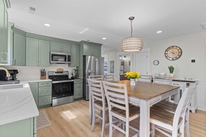 Kitchen / Dining Area