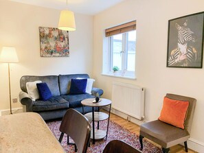 1-Bedroom flat with FREE Wi-Fi and mini garden in Kensington Central London.
