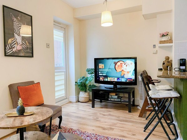 1-Bedroom flat with FREE Wi-Fi and mini garden in Kensington Central London.

