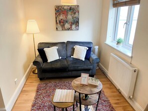 1-Bedroom flat with FREE Wi-Fi and mini garden in Kensington Central London.
