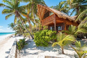 Facade / entrance,Beach,View(from property / room)