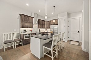 Chef's Kitchen | Breakfast Bar with Seating for 3