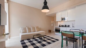 With its modern design and abundant natural light, this studio is the ideal space for your city getaway.
#modern #naturallight #portugal #pt #lisbon