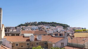 Enjoy Lisbon's breath taking views of downtown an St. George Castle.
#cityview #culture #portugal #pt #lisbon