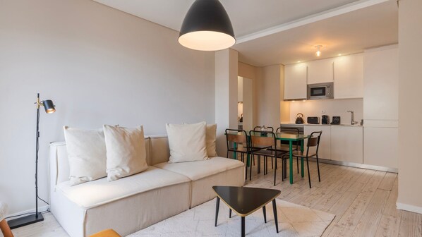 Relax in the inviting sitting area, where modern design meets ultimate comfort.
#modern #comfort #relax #portugal #pt #lisbon