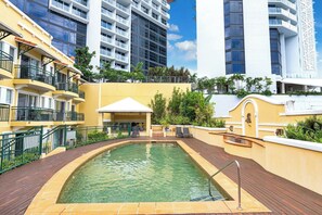 Dive into the resort-style swimming pool, a highlight of the Il Palazzo complex. Surrounded by lush greenery and offering a serene escape from the bustling city, it’s perfect for relaxation and enjoyment.