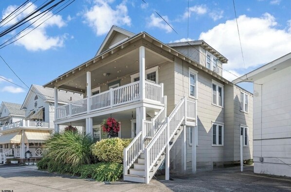 Second and third floor unit. Private entrance with front and back door.