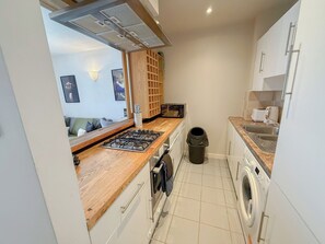 1 Bedroom flat with FREE Parking & Patio in Canary Wharf near London Museum