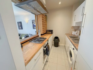 1 Bedroom flat with FREE Parking & Patio in Canary Wharf near London Museum