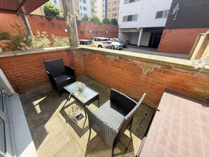 1 Bedroom flat with FREE Parking & Patio in Canary Wharf near London Museum