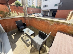 1 Bedroom flat with FREE Parking & Patio in Canary Wharf near London Museum