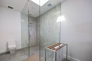 Bathroom 4