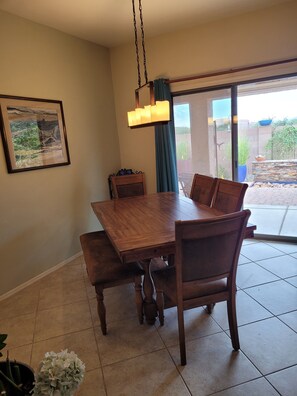 Table has extentions ti seat 8
