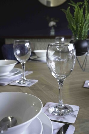 Dining / Restaurant