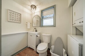 Bathroom w/ Laundry