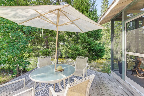 Sula Vacation Rental | 2BR | 2BA | 2,500 Sq Ft | Stairs Required