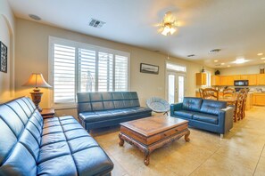 Living Room | 2 Full Futons | Smart TV | 1st Floor