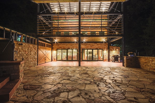 Columbia Vacation Rental | 2BR | 2BA | 1,800 Sq Ft | Stairs Required