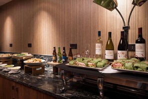 Enjoy a meal from the breakfast buffet and visit with other guests or meet up with members of your group.