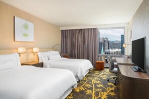 Cozy unit with 2 Queen size beds. Exact unit will be assigned upon arrival. Views, colors and decor may vary.