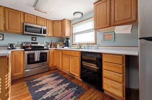 Our well-appointed kitchen will allow you to make even the most grand meal with ease
