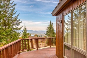 Deck with beautiful mountain views