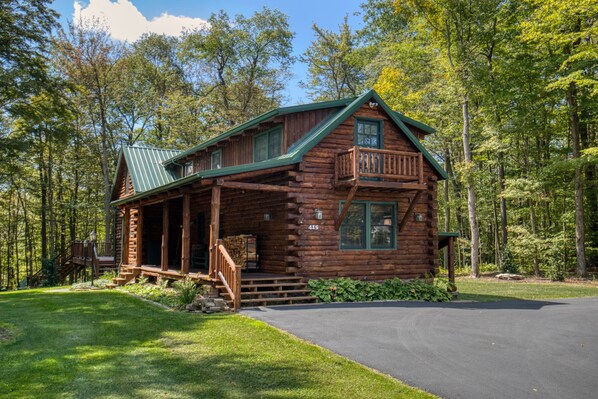 Woods retreat: Forbes forest behind, slopes across the street (easy access).