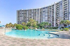 Edgewater Beach & Golf Resort Villas | Community Amenities | Outdoor Pool