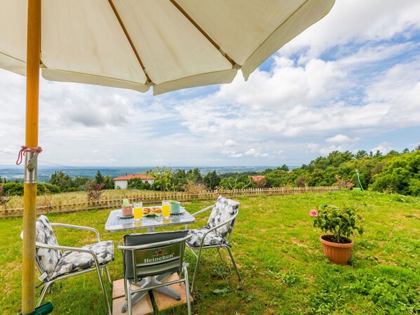 Plant, Sky, Cloud, Property, Plant Community, Nature, Table, Umbrella, Shade, Natural Landscape