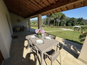 Tabelle, Möbel, Blume, Pflanze, Stuhl, Baum, Gebäude, Gartenmöbel, Holz, Interior Design