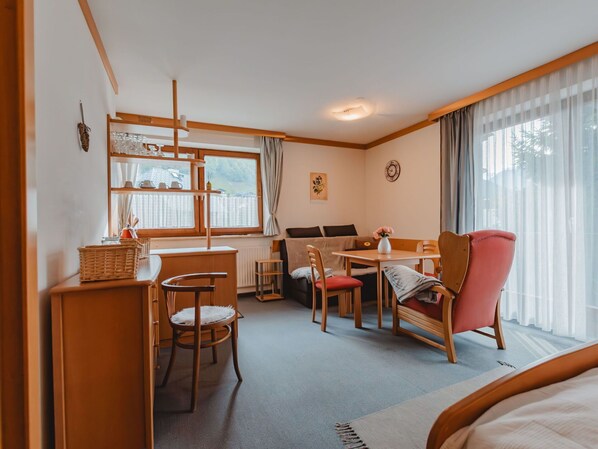 Table, Furniture, Property, Window, Chair, Building, Wood, Houseplant, Comfort, Floor