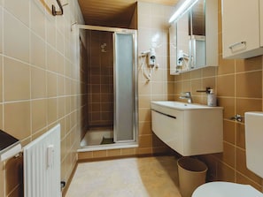 Specchio, Marrone, Rubinetto, Proprietà, Lavello, Idraulico Fixture, Costruzione, Lavandino Del Bagno, Bagno, Interior Design