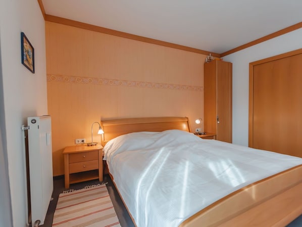 Proprietà, Mobilia, Comfort, Legna, Letto, Costruzione, Tessile, Interior Design, Pavimento, Lampada