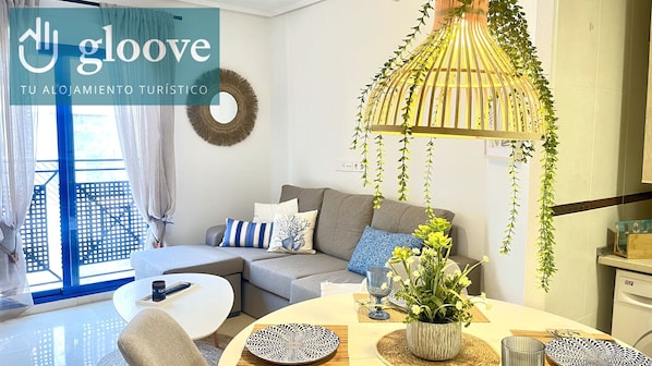 Spacious dining room that combines comfort and space, perfect for relaxing or sharing a meal in good company. A bright and welcoming place, ideal for enjoying your free time.