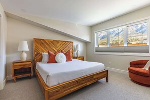 Stunning top floor king master suite