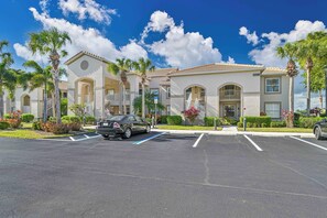BT825 - This second floor unit in Bella Terra comes with one assigned covered parking spot.
