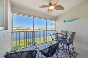 BT825 - The screened in balcony offers peaceful lake view