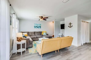 This living room has a large HD TV with Blu-ray player. It's great for watching movies and streaming videos.
