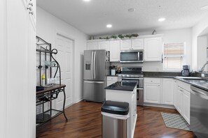 9 - Kitchen1