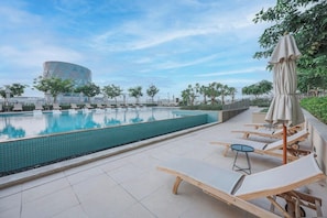 Free pool for guest use
